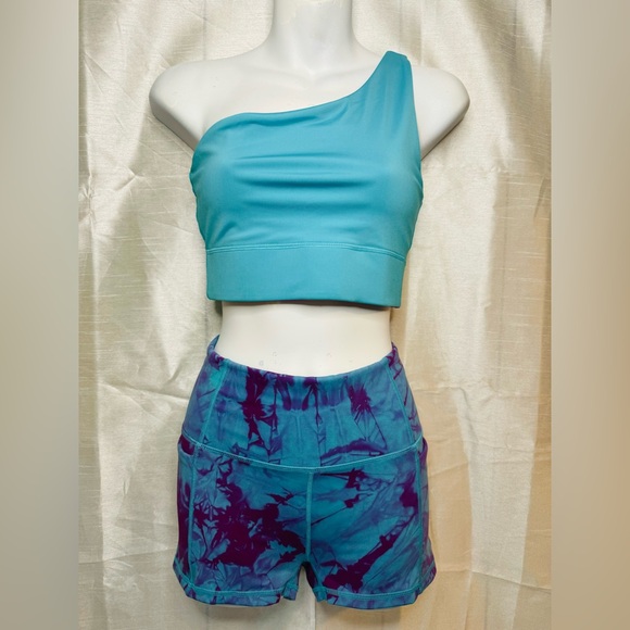 2 piece Euphoria Fabletics set - Picture 2 of 12